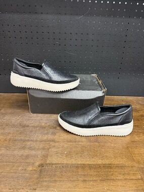 New W/ Box! Women's Vionic Kearny Black Leather Platform Slip On Sneakers Size 7